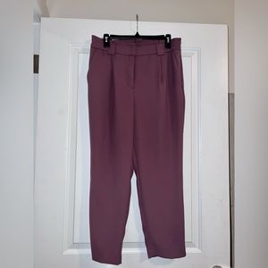Express
High Waisted Paperbag Ankle
Pant
Size: 10 Short
Color: Mauve